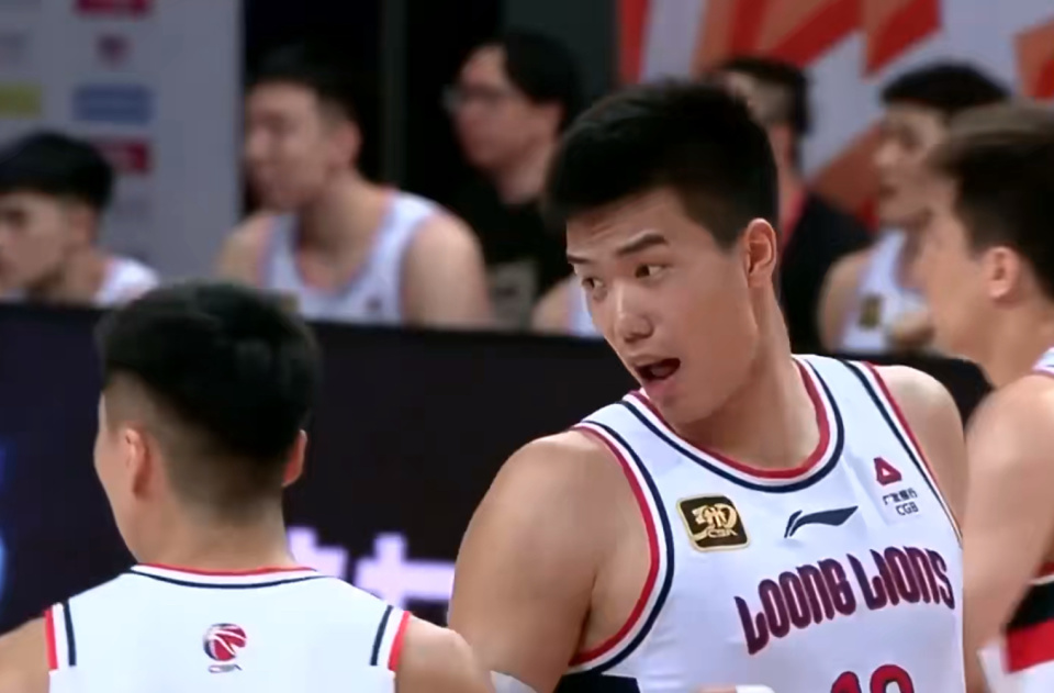 人都是巨大, 的广东男篮, CBA联赛