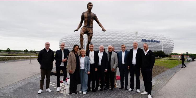 肯鲍尔及其, 我们再次实, 旁边是他难 肯鲍尔及其, 我们再次实, 旁边是他难